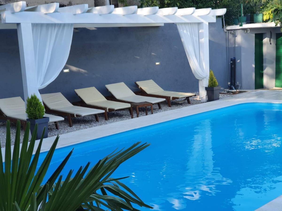 Holiday Home Zezevica - Heated Pool Sestanovac Bagian luar foto
