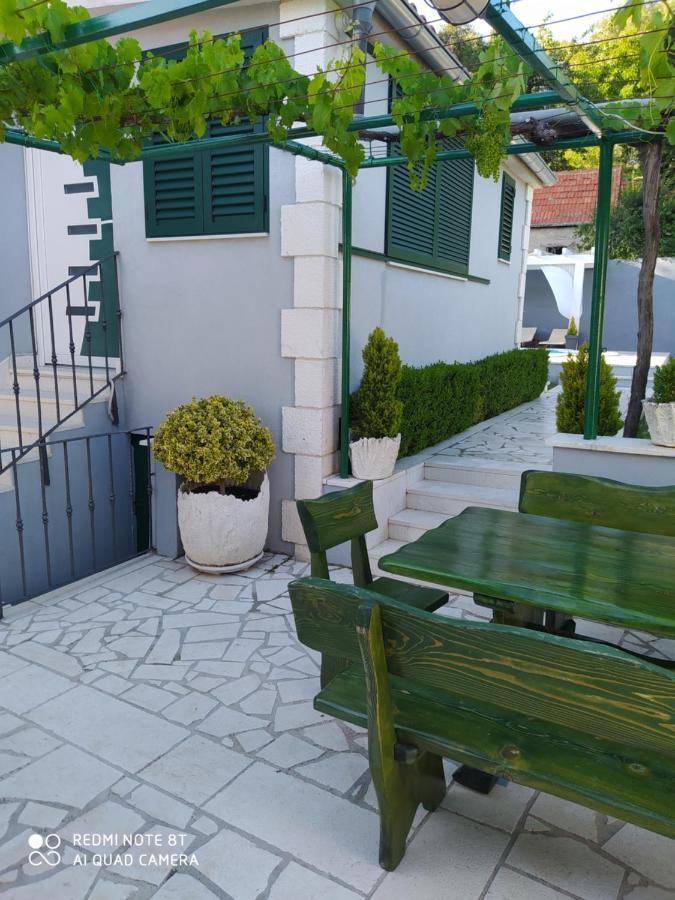 Holiday Home Zezevica - Heated Pool Sestanovac Bagian luar foto