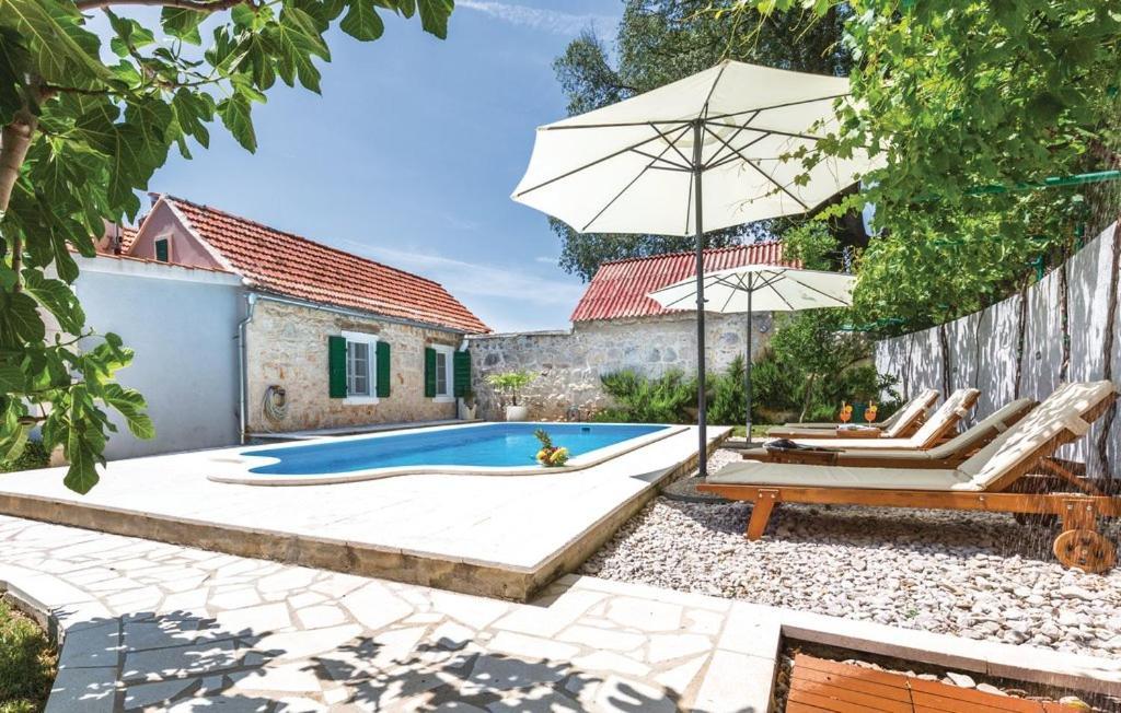 Holiday Home Zezevica - Heated Pool Sestanovac Bagian luar foto